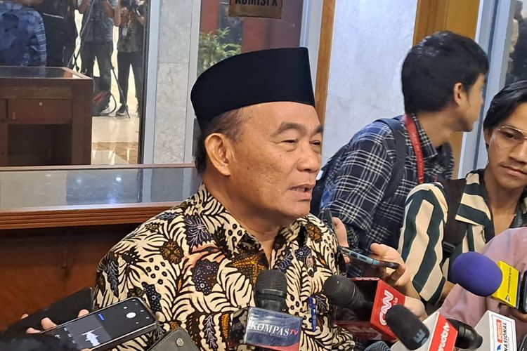 Menko PMK Muhadjir Effendy di Gedung DPR, Senayan, Jakarta, Selasa (2/7/2024). (KOMPAS.com/ADHYASTA DIRGANTARA)